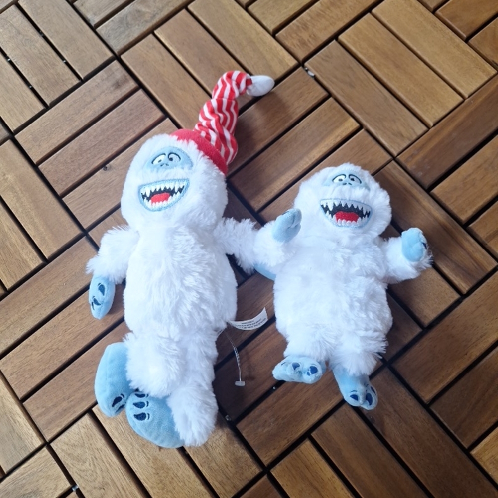 BUMBLE BEE RUDOLPH THERED NOSE REINDEER White and Blue Plush Yeti Toy Set